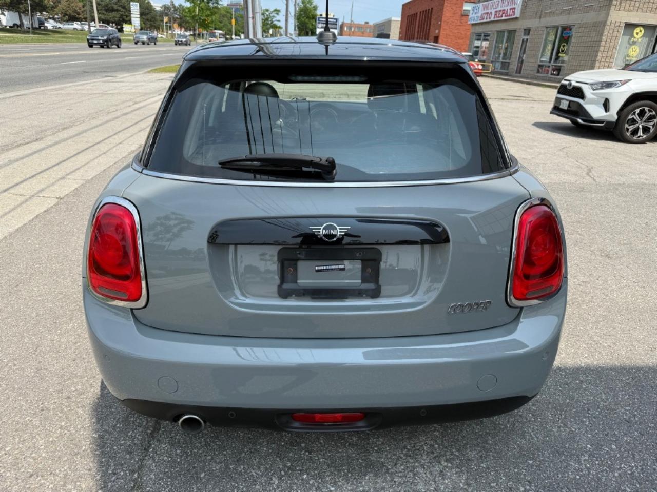 2021 MINI HARDTOP 4 DOOR COOPER/LEATHER/NAVIGATION/SUNROOF/AUTO - Photo #4