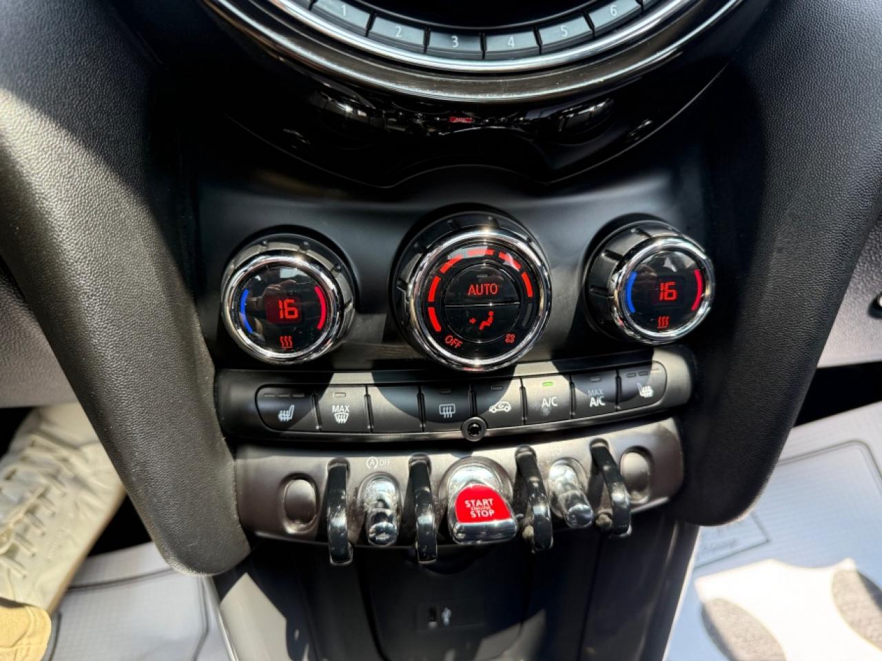 2021 MINI HARDTOP 4 DOOR COOPER/LEATHER/NAVIGATION/SUNROOF/AUTO - Photo #16