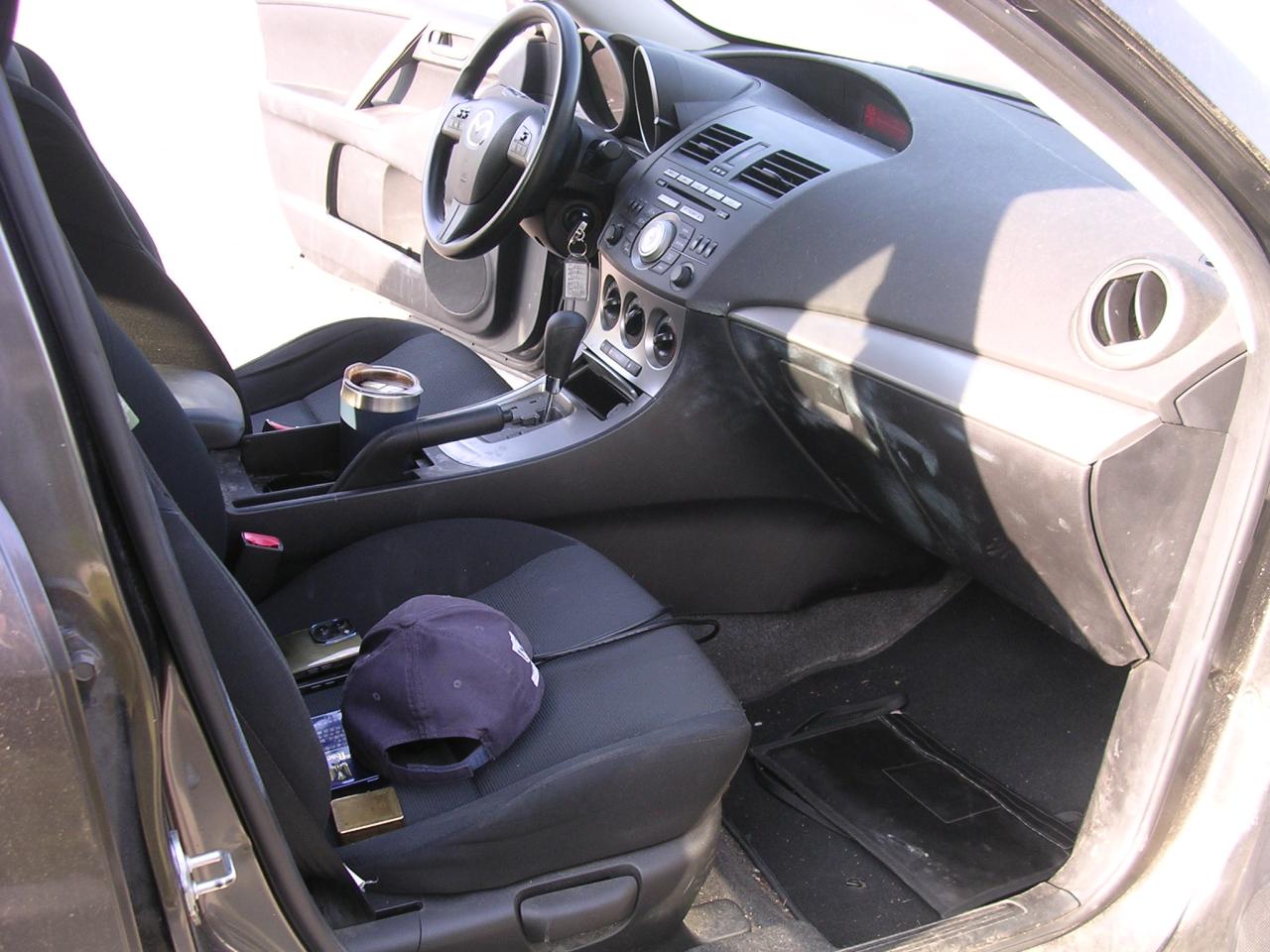 2010 Mazda MAZDA3 GS - Photo #9