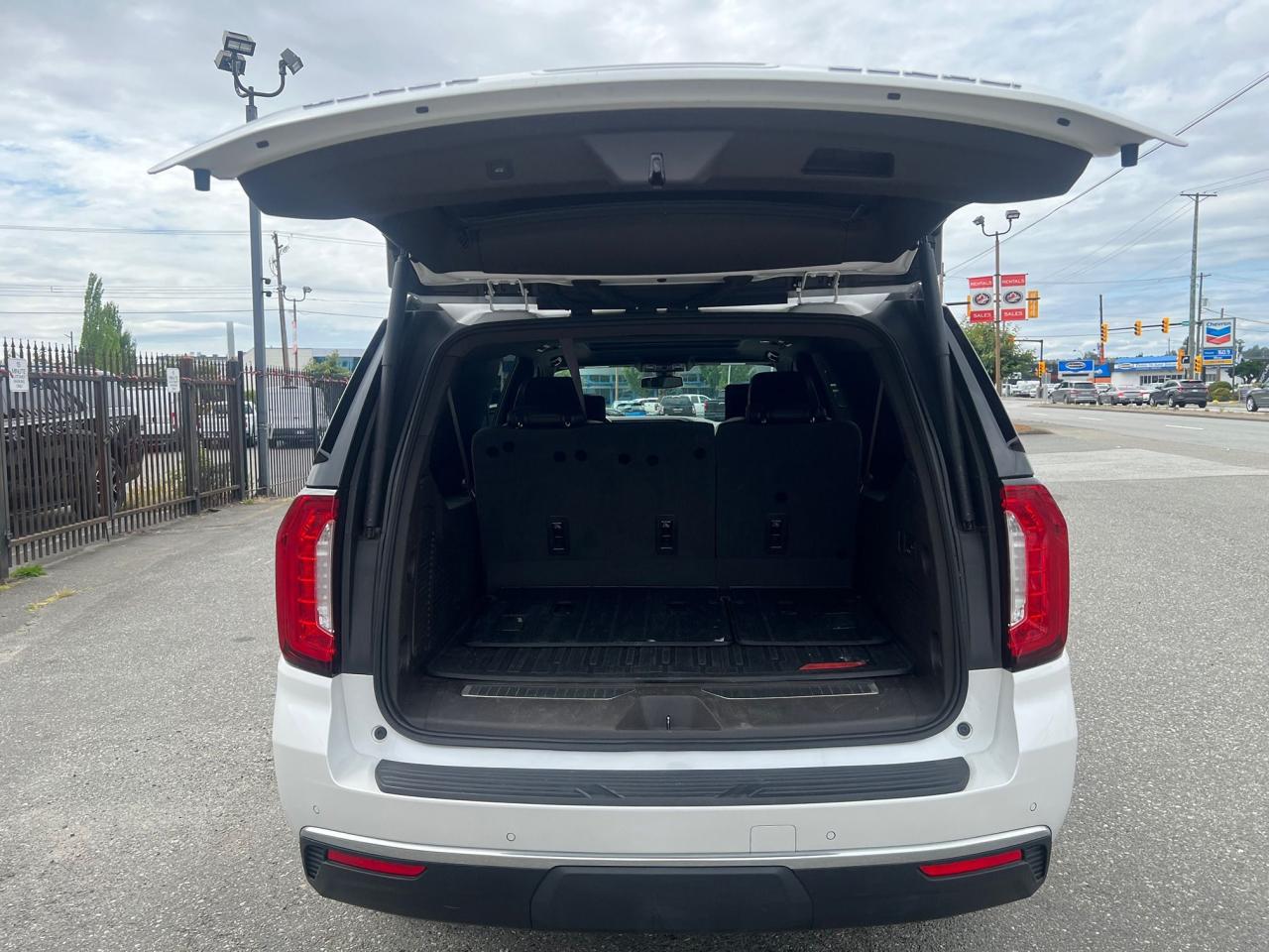2021 GMC Yukon XL Denali Photo7