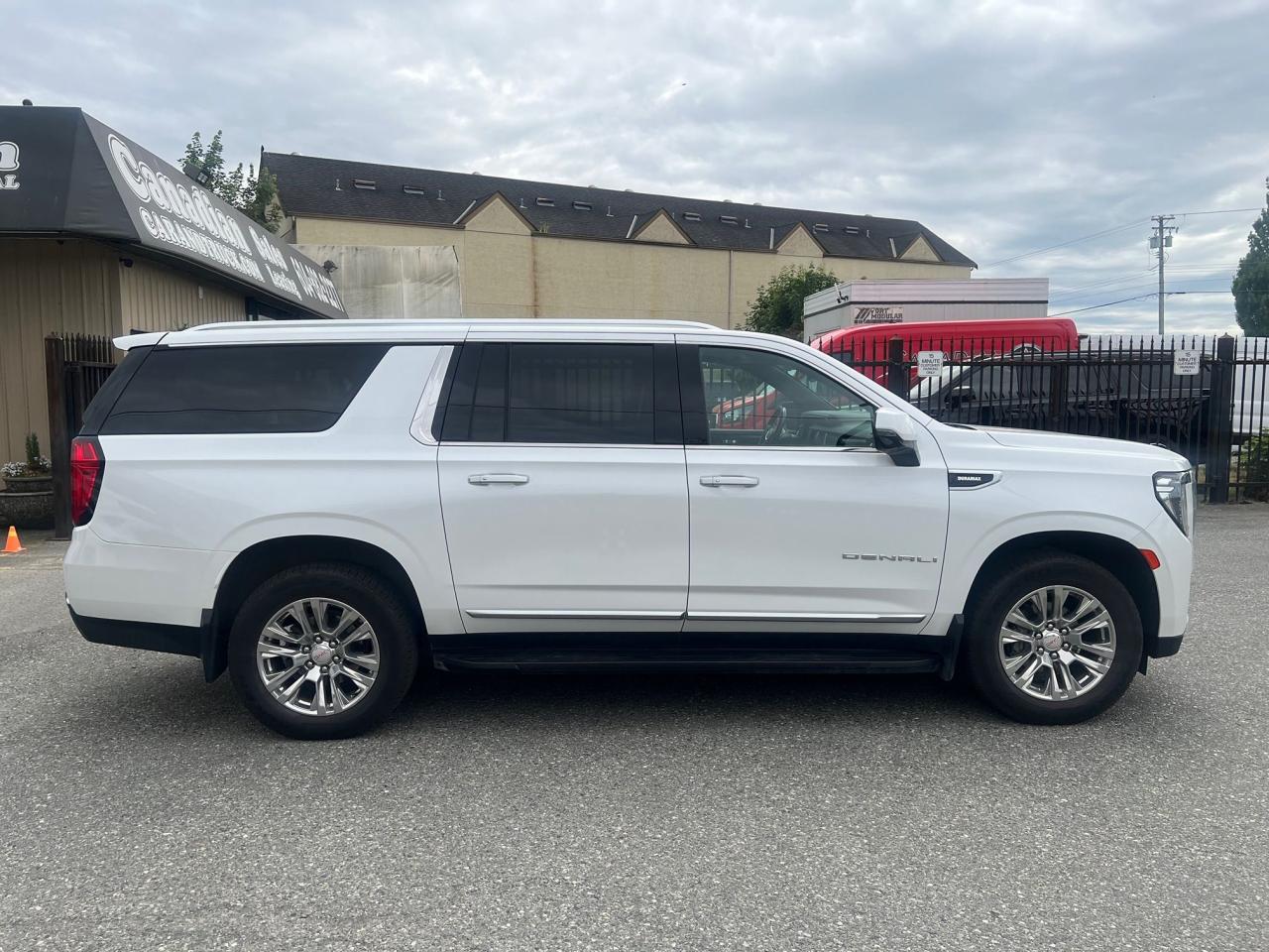 2021 GMC Yukon XL Denali Photo9