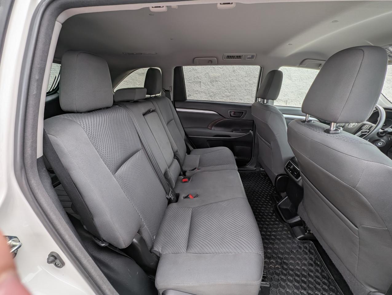 2015 Toyota Highlander LE AWD Photo