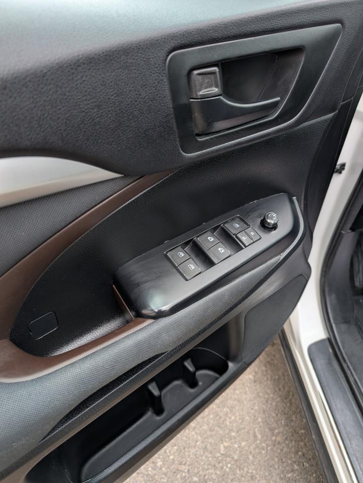 2015 Toyota Highlander LE AWD Photo