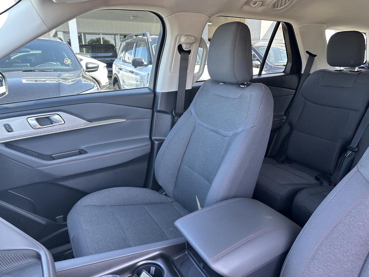 2025 Ford Explorer |AWD|7 PASSENGER|ONLY 20,000KM Photo