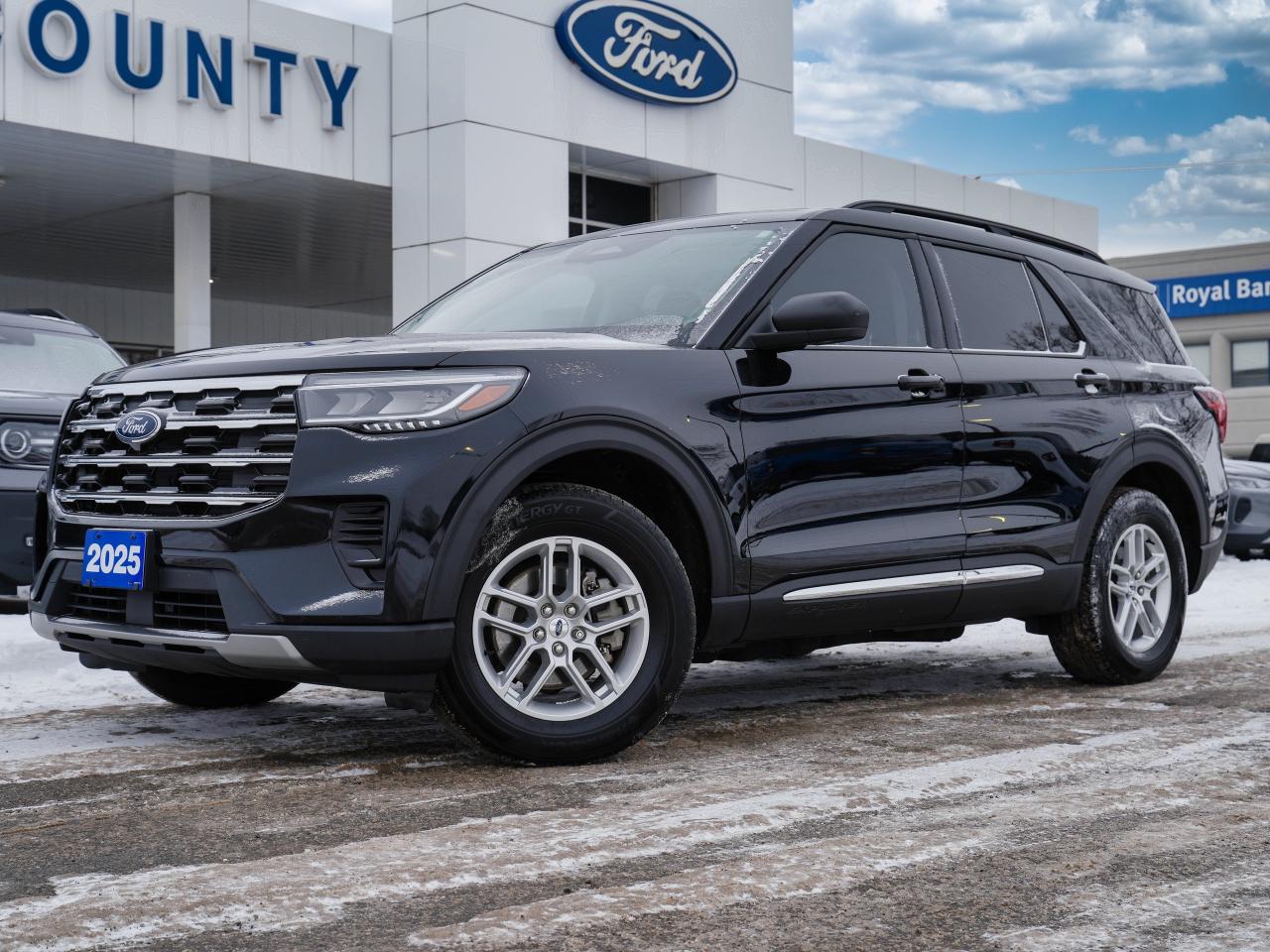 2025 Ford Explorer AWD | 7 PASS | NOT A RENTAL!! | LOW KM !! WARRANTY Photo