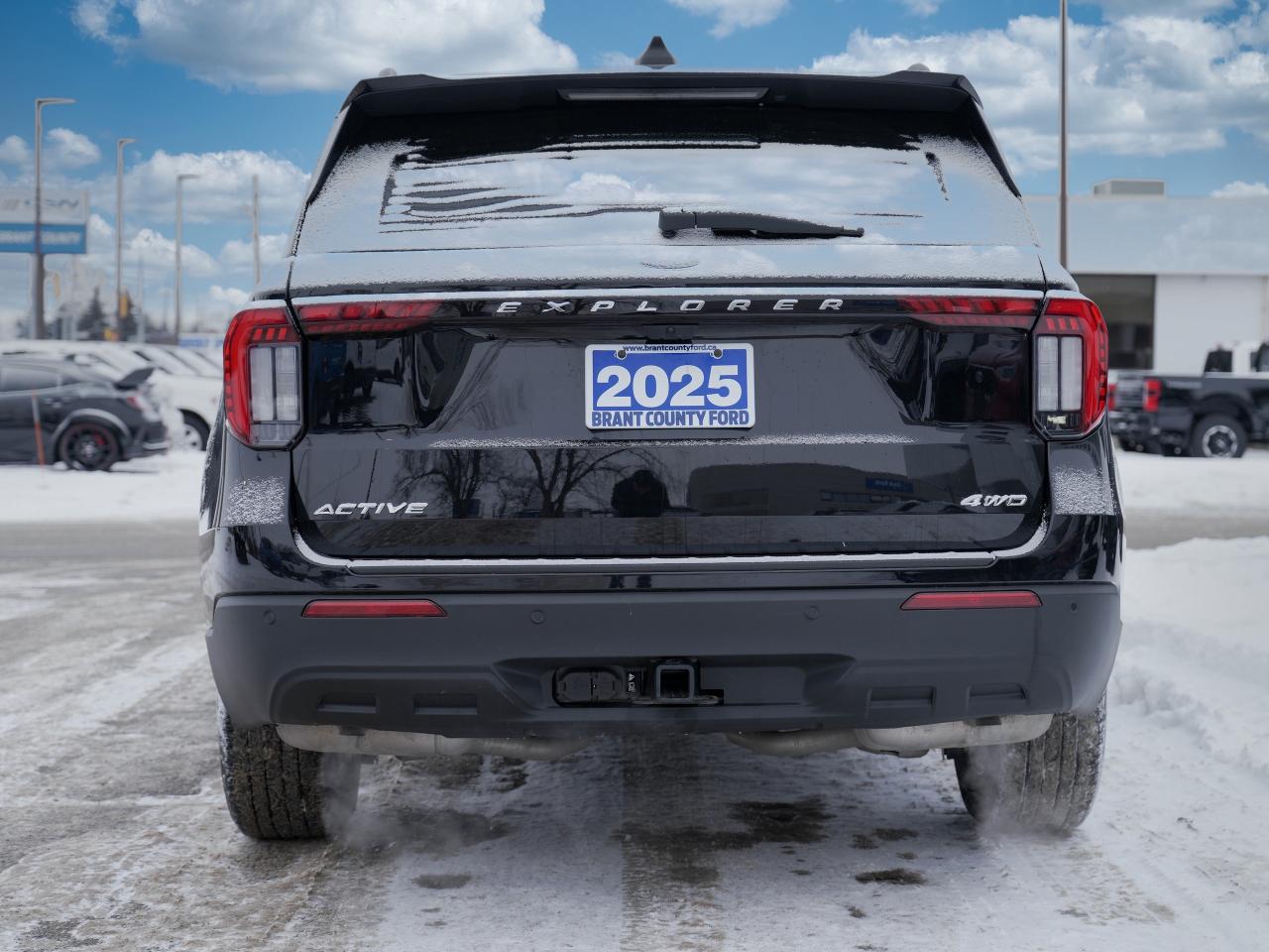 2025 Ford Explorer AWD | 7 PASS | NOT A RENTAL!! | LOW KM !! WARRANTY Photo