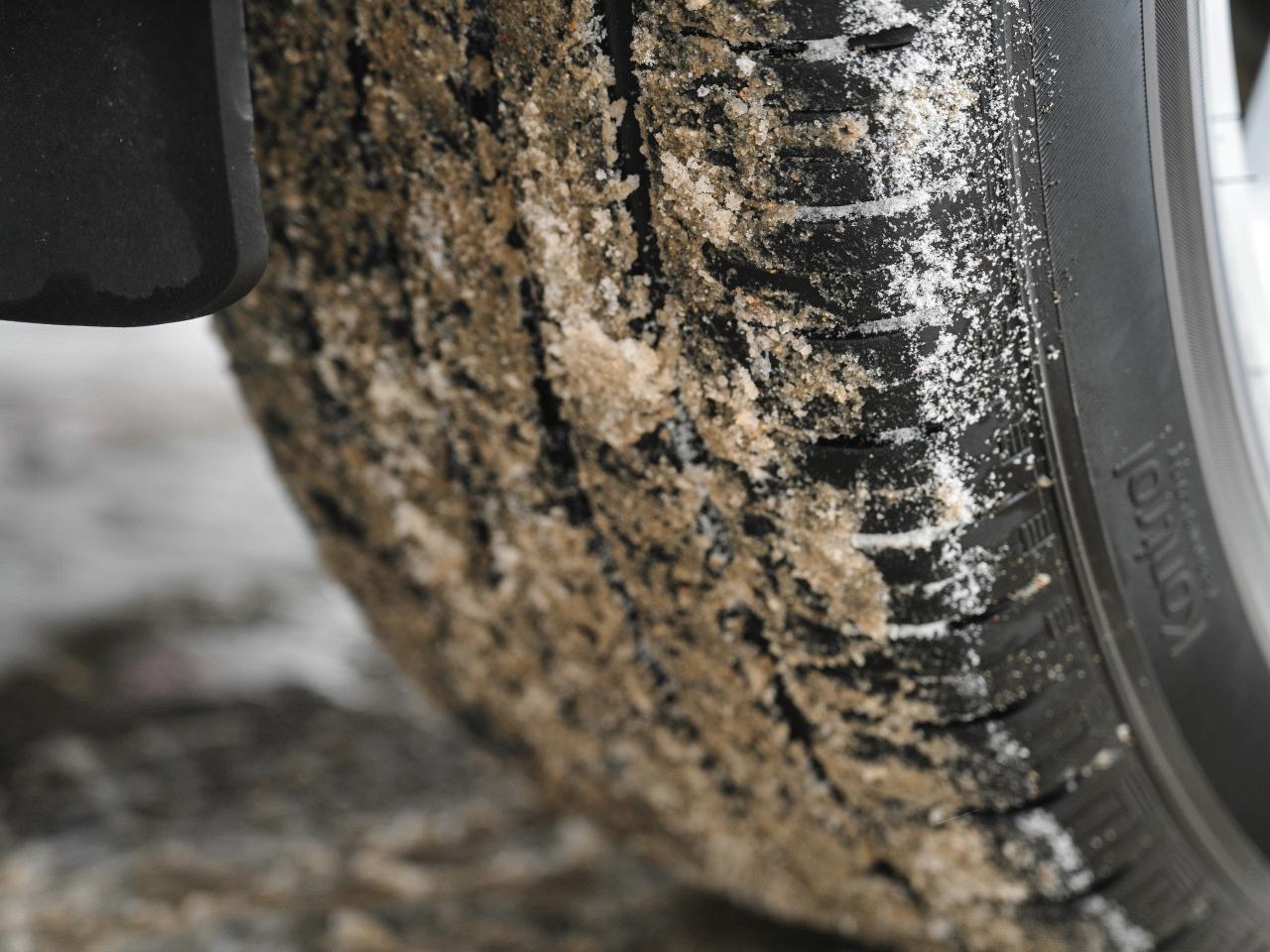 2025 Ford Explorer AWD | 7 PASS | NOT A RENTAL!! | LOW KM !! WARRANTY Photo