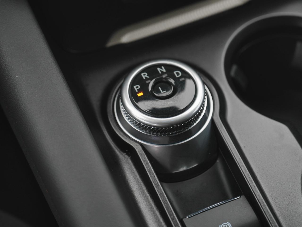 2025 Ford Explorer AWD | 7 PASS | NOT A RENTAL!! | LOW KM !! WARRANTY Photo