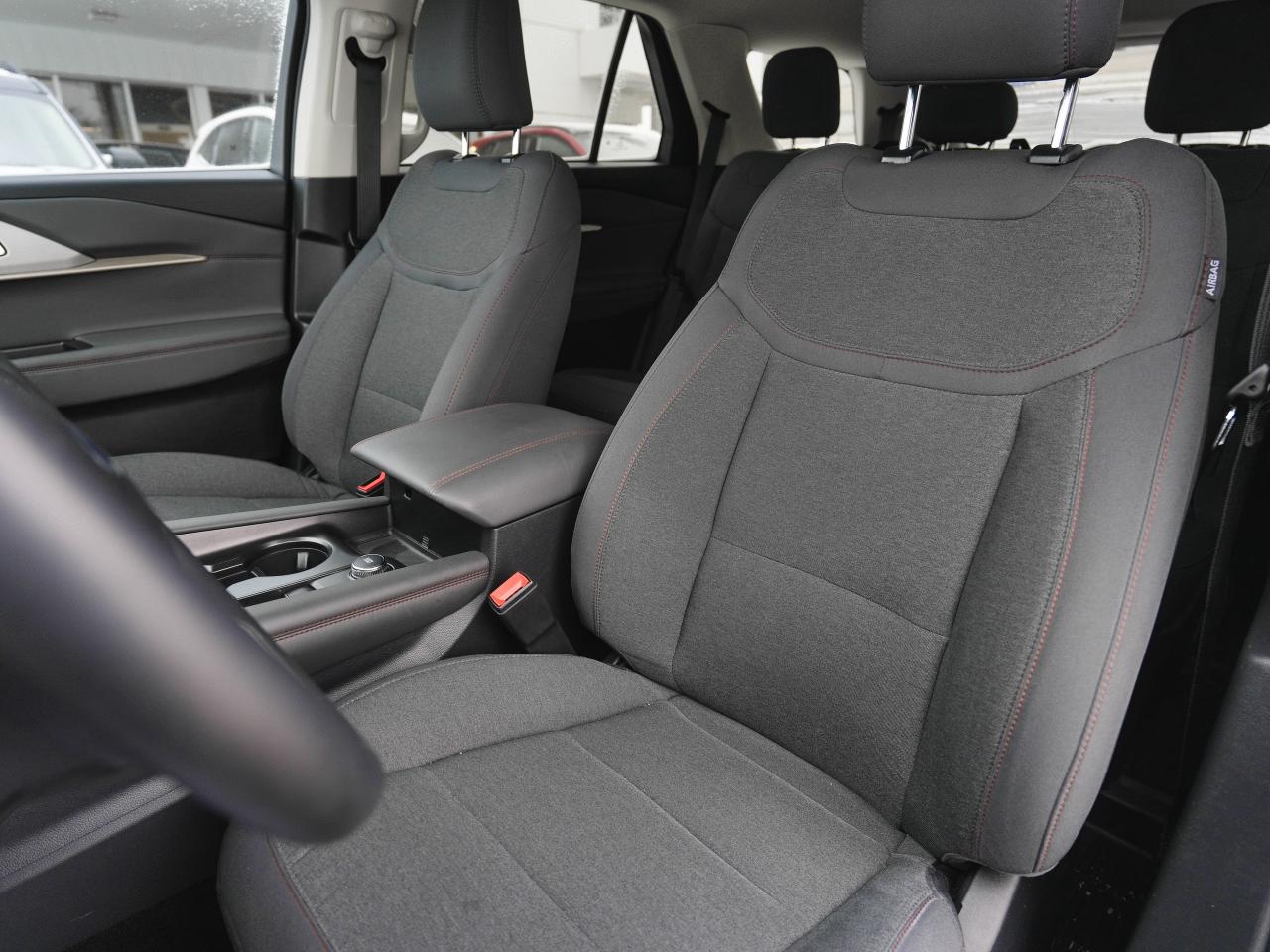 2025 Ford Explorer AWD | 7 PASS | NOT A RENTAL!! | LOW KM !! WARRANTY Photo