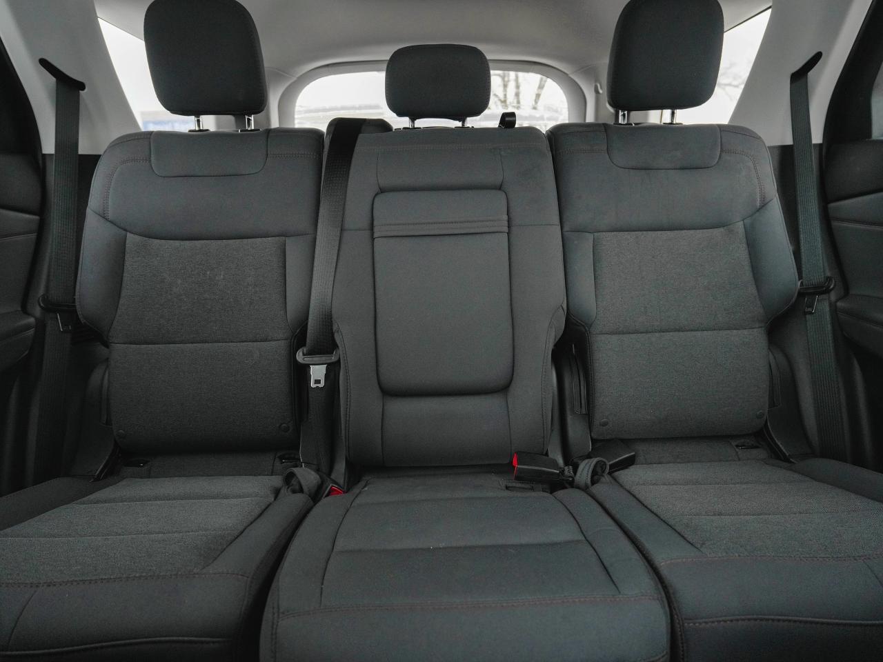 2025 Ford Explorer AWD | 7 PASS | NOT A RENTAL!! | LOW KM !! WARRANTY Photo