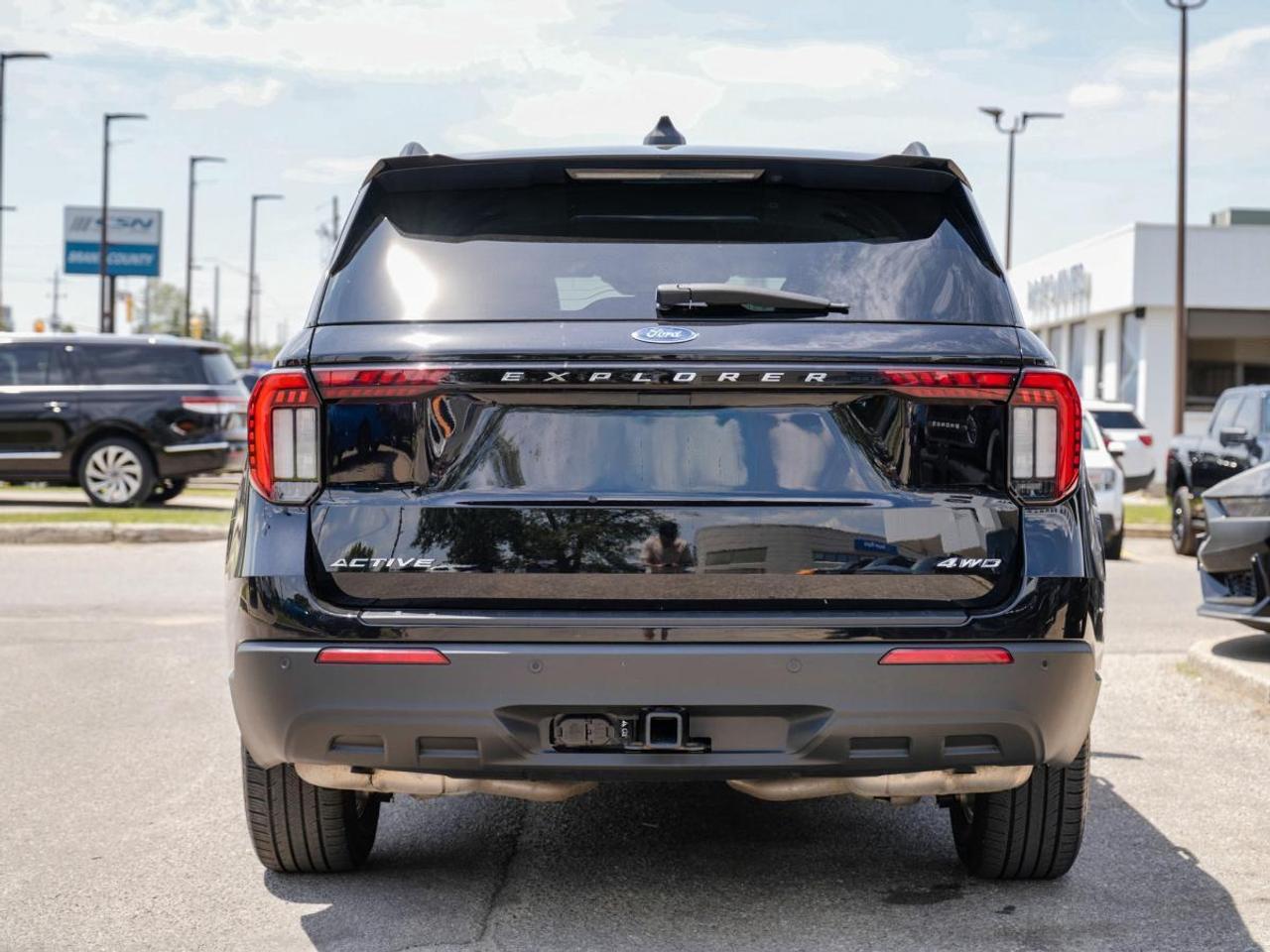 2025 Ford Explorer Awd | 7 Pass | Not A RENTAL | 4WD | LOW KM Photo