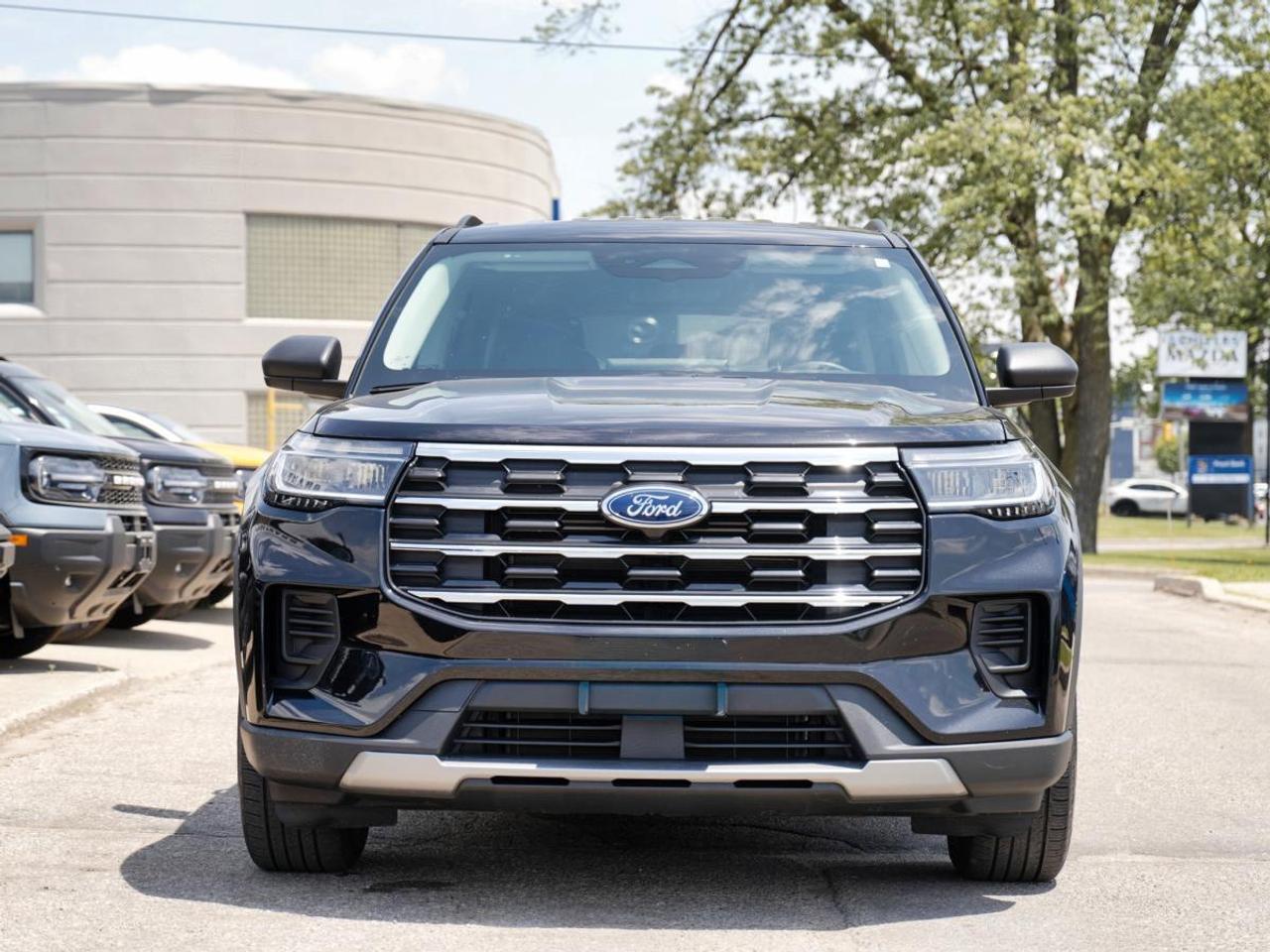 2025 Ford Explorer Awd | 7 Pass | Not A RENTAL | 4WD | LOW KM Photo