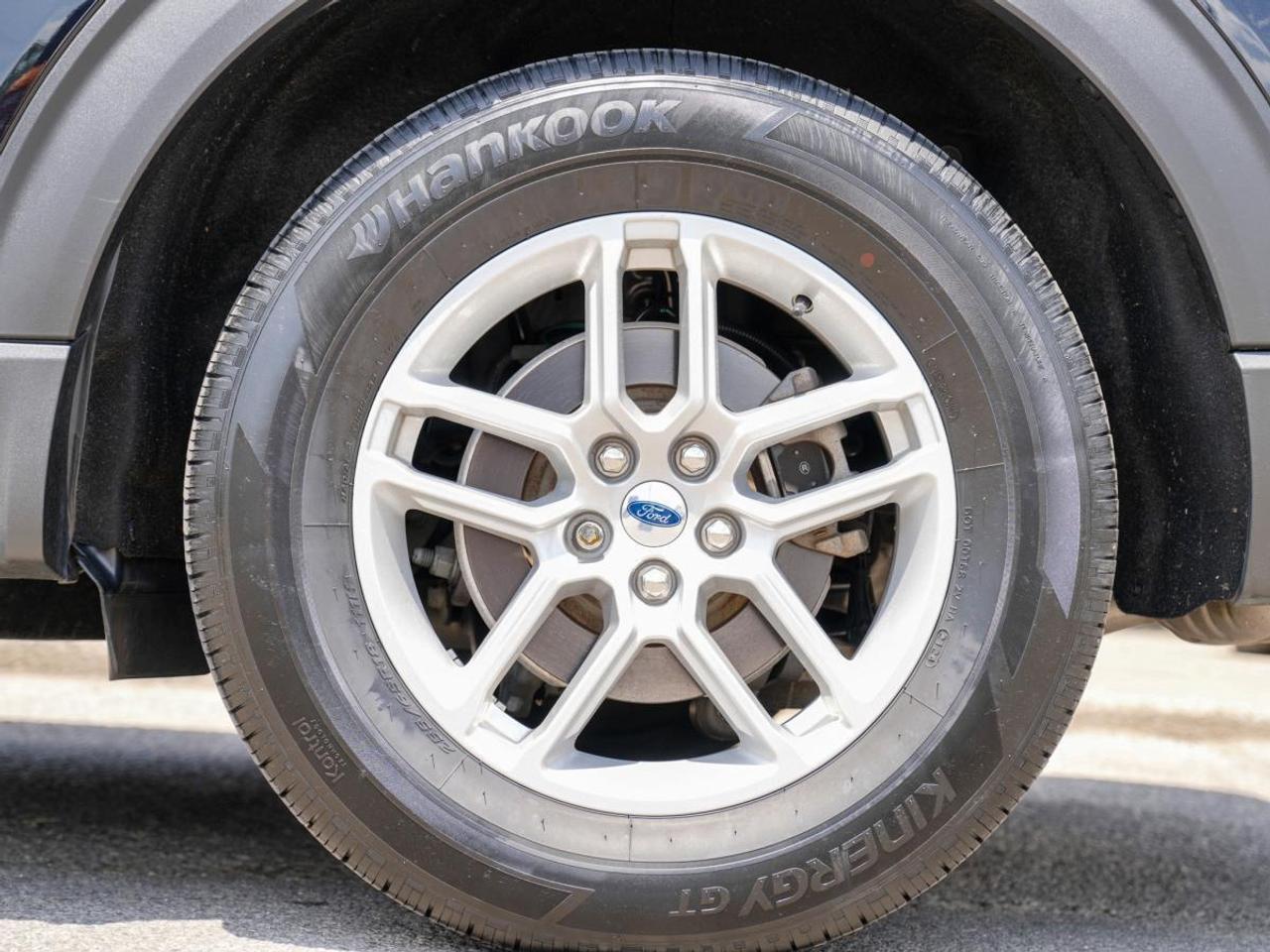 2025 Ford Explorer Awd | 7 Pass | Not A RENTAL | 4WD | LOW KM Photo