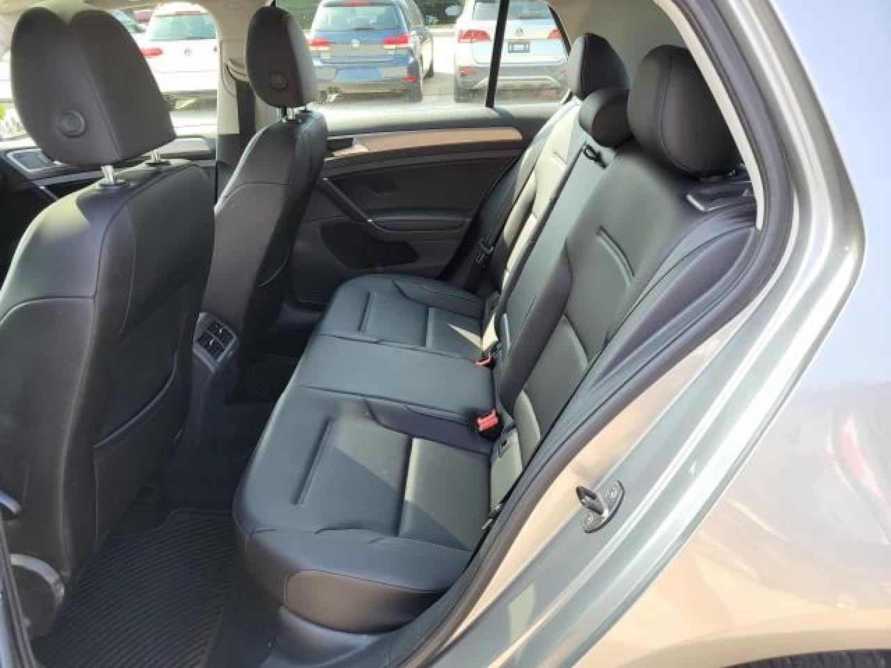 2016 Volkswagen Golf COMFORTLINE Photo