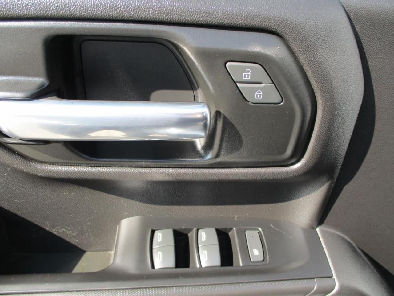2023 GMC Sierra 1500 CREW PRO 4X4 Photo9