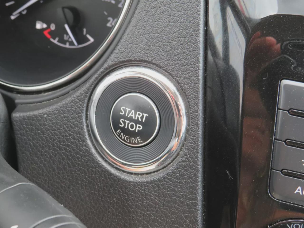 2023 Nissan Qashqai SL (**CLEAN TITLE/NO ACCIDENTS!!**SAFETY/CERTIFIED!!**AWD**ALLOY RIMS**REMOTE START**LEATHER**SUNROOF**POWER SEATS**MEMORY SEATS**DUAL CLIMATE CONTROL**HEATED SEATS/STEERING WHEEL**REVERSE CAMERA**NAVIGATION**PUSH BUTTON START**DIGITAL TOUCHSCREEN**CRUISE Photo