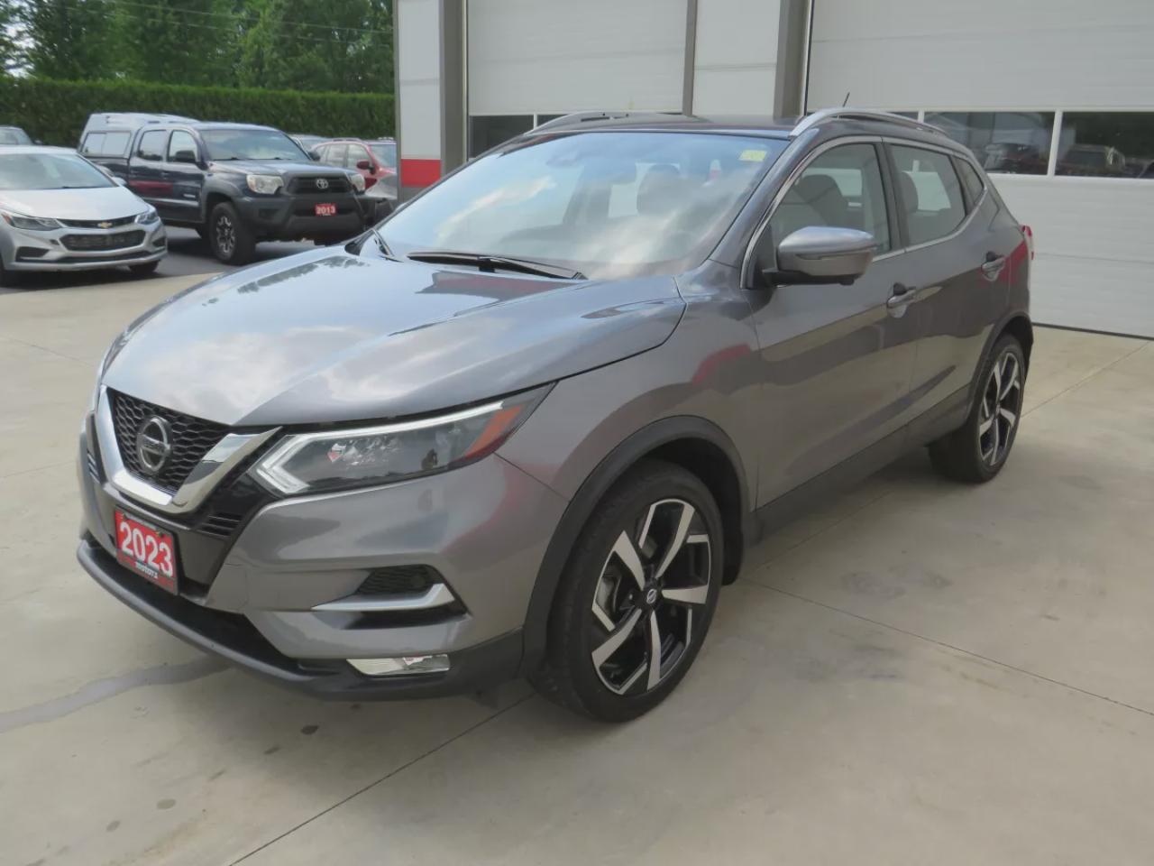 2023 Nissan Qashqai SL (**CLEAN TITLE/NO ACCIDENTS!!**SAFETY/CERTIFIED!!**AWD**ALLOY RIMS**REMOTE START**LEATHER**SUNROOF**POWER SEATS**MEMORY SEATS**DUAL CLIMATE CONTROL**HEATED SEATS/STEERING WHEEL**REVERSE CAMERA**NAVIGATION**PUSH BUTTON START**DIGITAL TOUCHSCREEN**CRUISE Photo