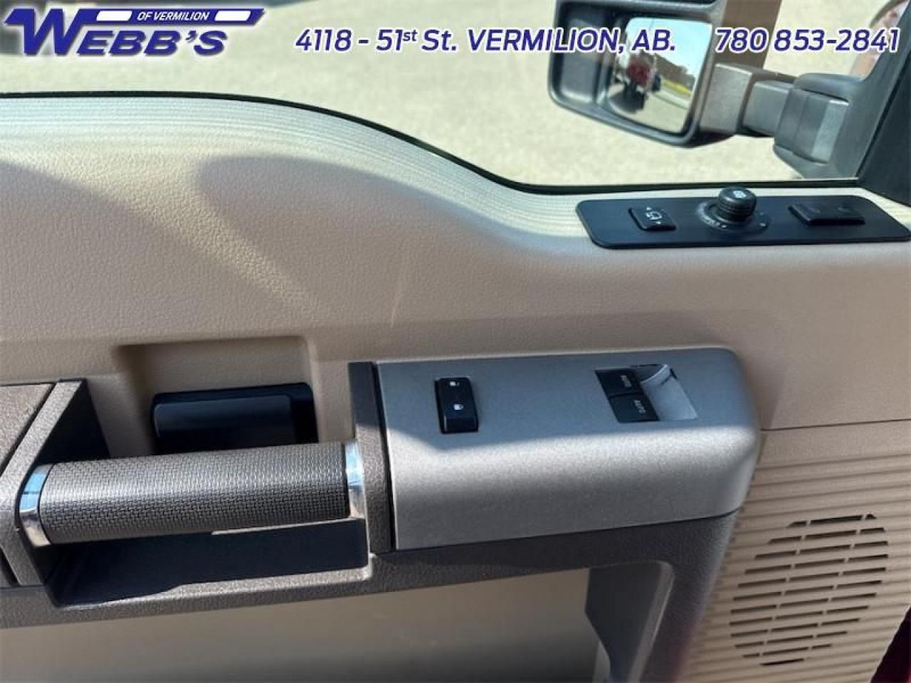 2015 Ford F-350 Super Duty Lariat Photo5