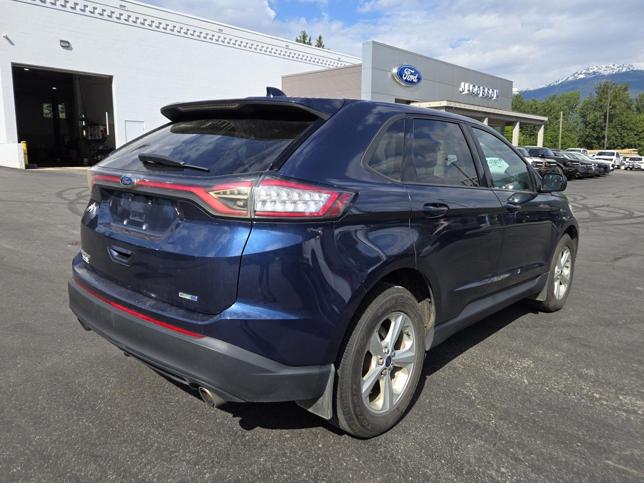 2017 Ford Edge SE Photo3