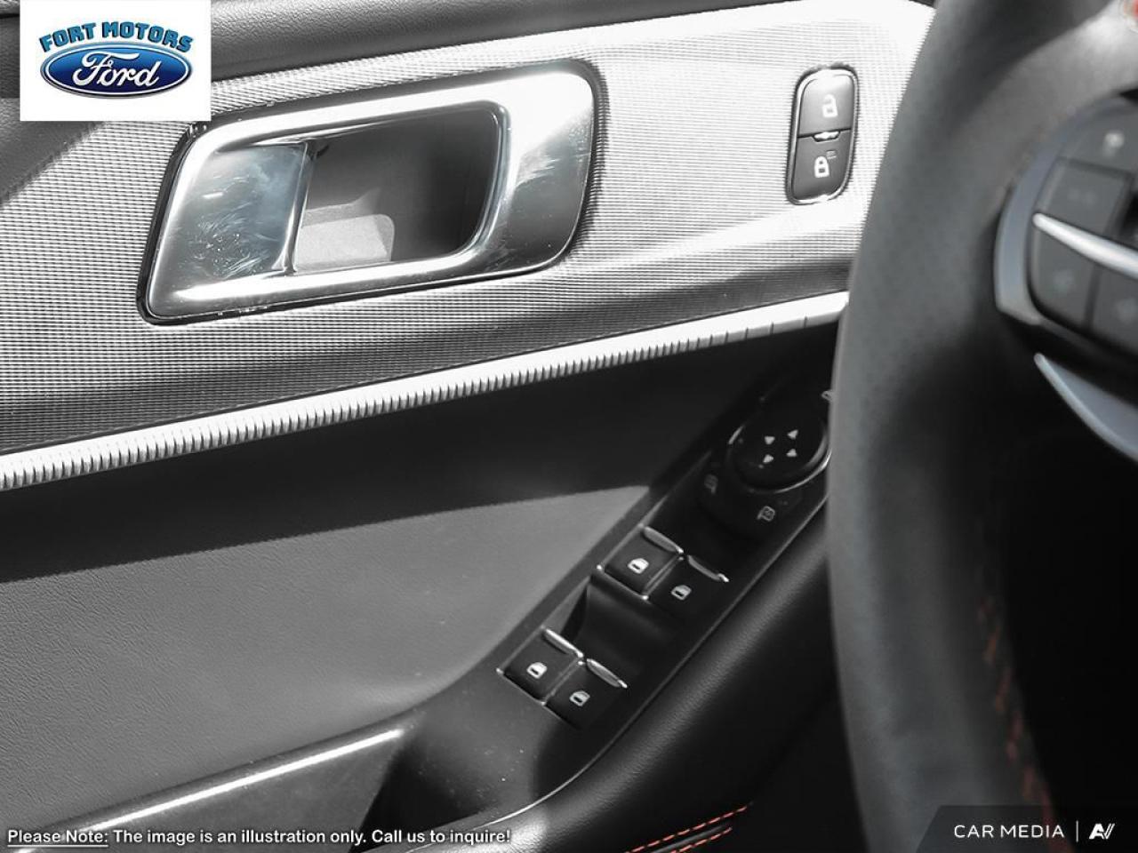 2025 Ford Explorer ST-Line Photo5