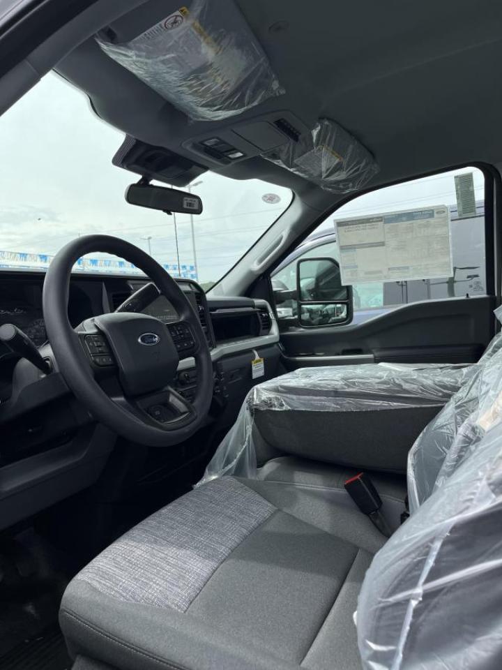2025 Ford F-350 Super Duty SRW XLT Photo2