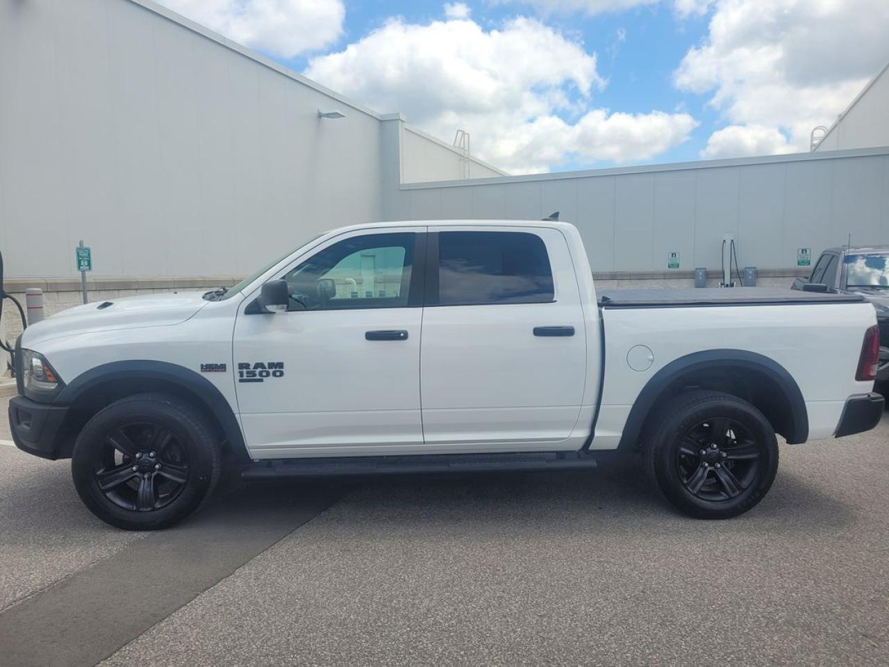 2021 RAM 1500 Classic WARLOCK Photo2