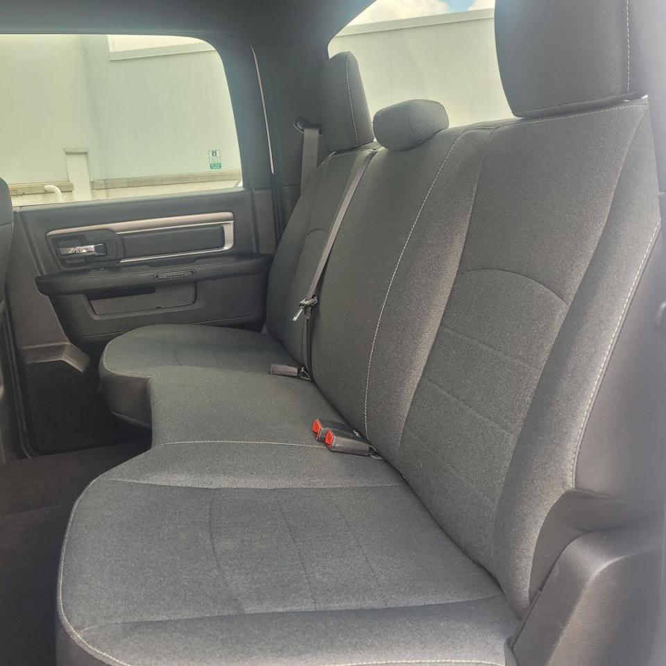 2021 RAM 1500 Classic WARLOCK Photo24