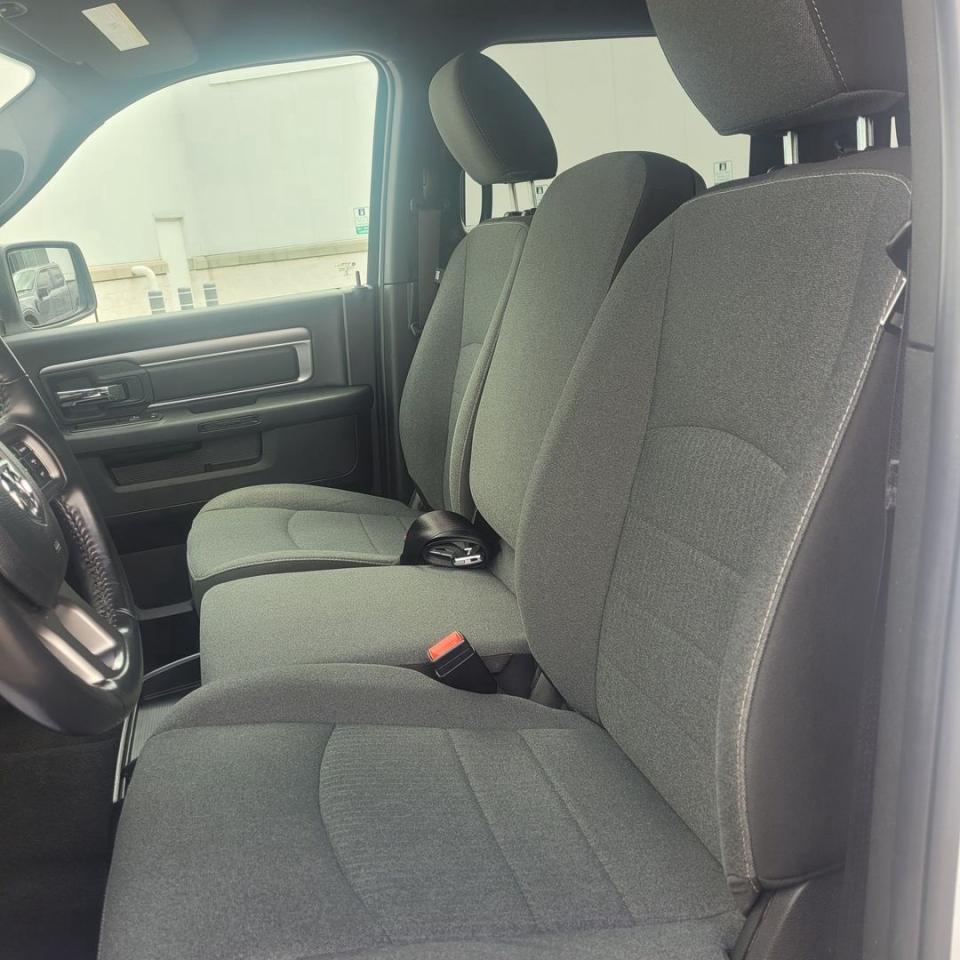 2021 RAM 1500 Classic WARLOCK Photo9