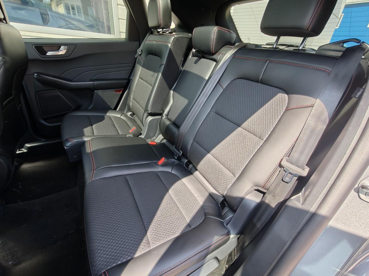 2025 Ford Escape ST-Line AWD Photo5