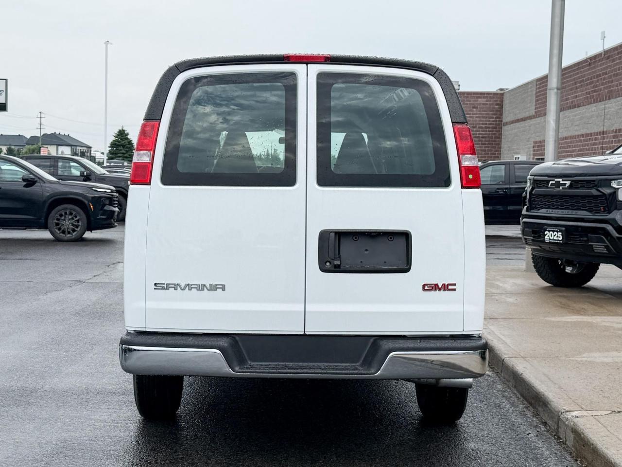 2025 GMC Savana 2500 Work Van 4.3L V6, REMOTE START/ENTRY, POWER DRIVER SEAT, AIR CONDITIONING, CRUISE CONTROL, MP3 PLAYER, BLUETOOTH, REAR VISION CAMERA Photo3