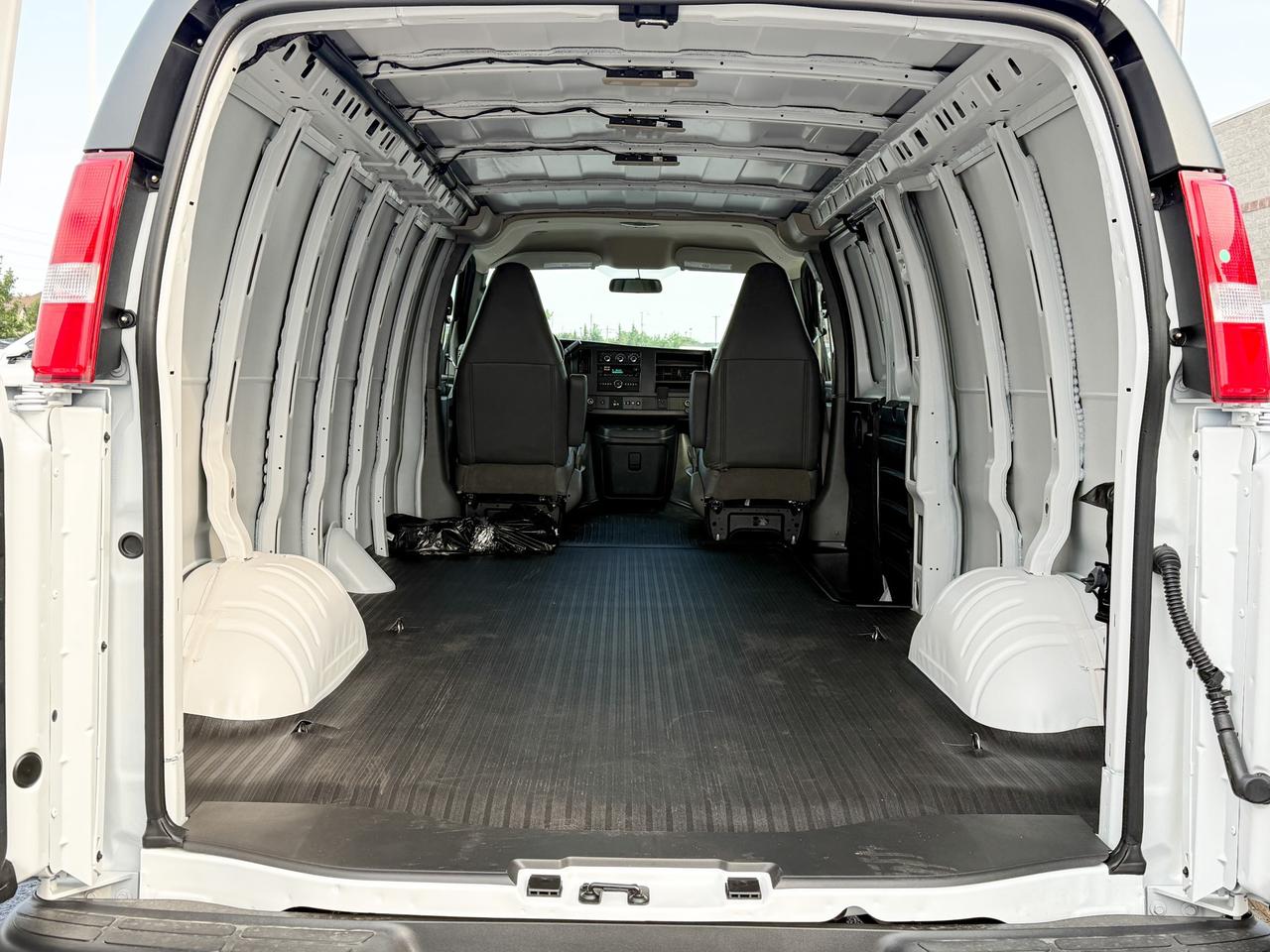 2025 GMC Savana 2500 Work Van 4.3L V6, REMOTE START/ENTRY, POWER DRIVER SEAT, AIR CONDITIONING, CRUISE CONTROL, MP3 PLAYER, BLUETOOTH, REAR VISION CAMERA Photo