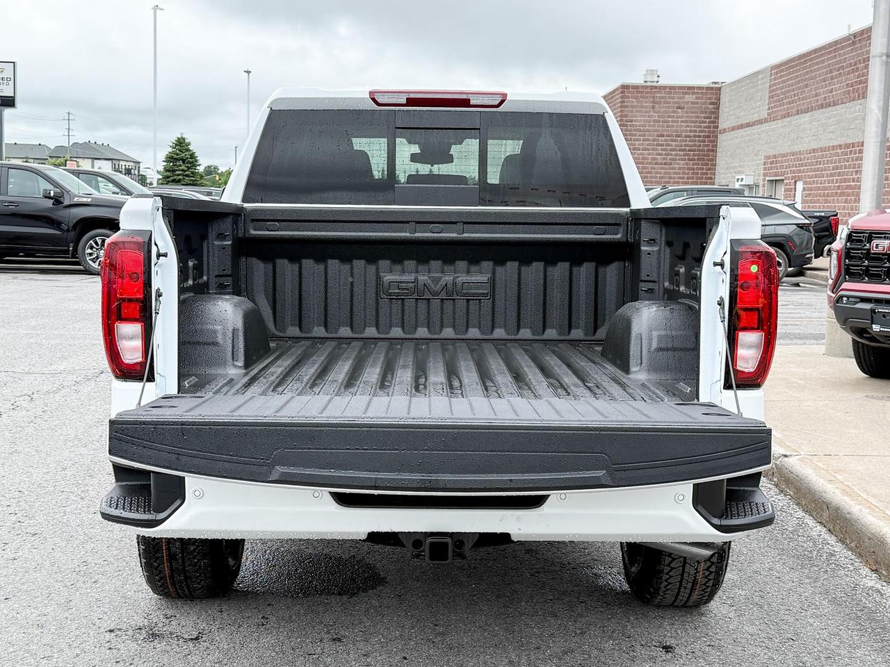 2025 GMC Sierra 1500 Elevation 5.3L V8 WITH REMOTE START/ENTRY, HEATED SEATS, HEATED STEERING WHEEL, CRUISE CONTROL, HD REAR VISION CAMERA, BOSE SOUND SYSTEM Photo