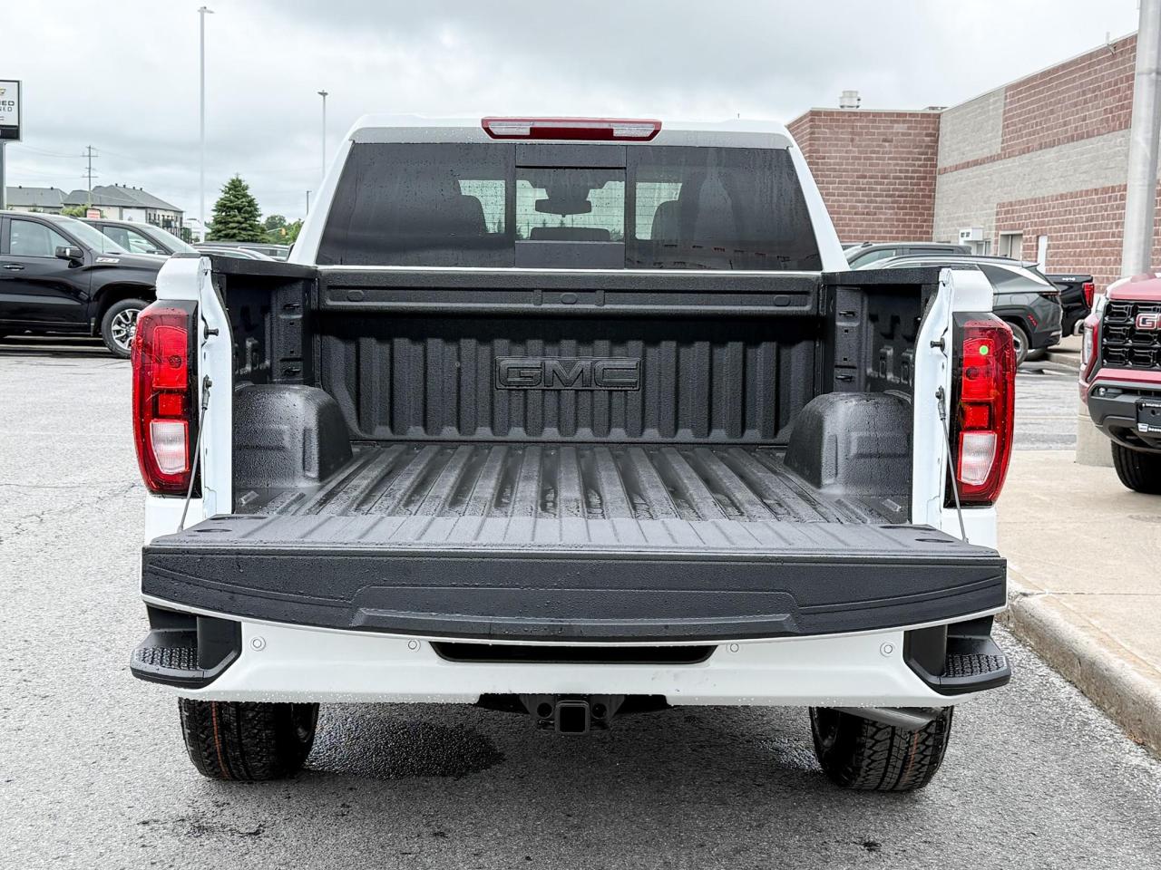 2025 GMC Sierra 1500 Elevation 5.3L V8 WITH REMOTE START/ENTRY, HEATED SEATS, HEATED STEERING WHEEL, CRUISE CONTROL, HD REAR VISION CAMERA, BOSE SOUND SYSTEM Photo4