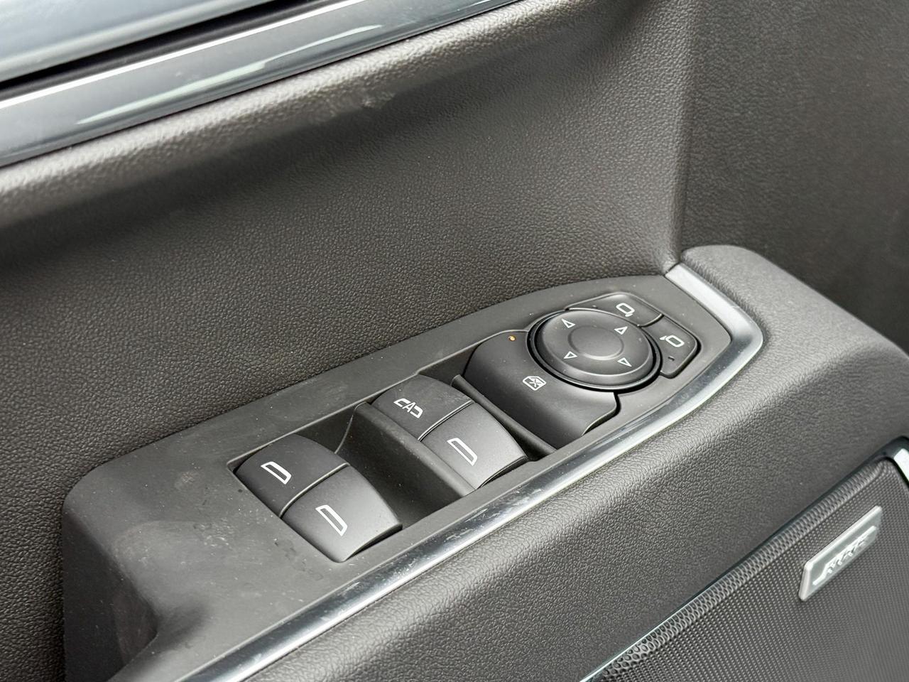 2025 GMC Sierra 1500 Elevation 5.3L V8 WITH REMOTE START/ENTRY, HEATED SEATS, HEATED STEERING WHEEL, CRUISE CONTROL, HD REAR VISION CAMERA, BOSE SOUND SYSTEM Photo