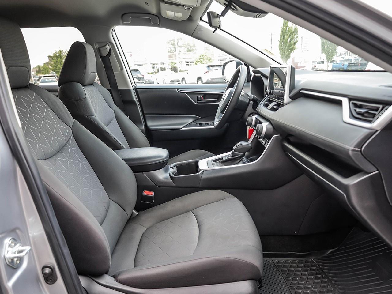 2023 Toyota RAV4 LE Photo