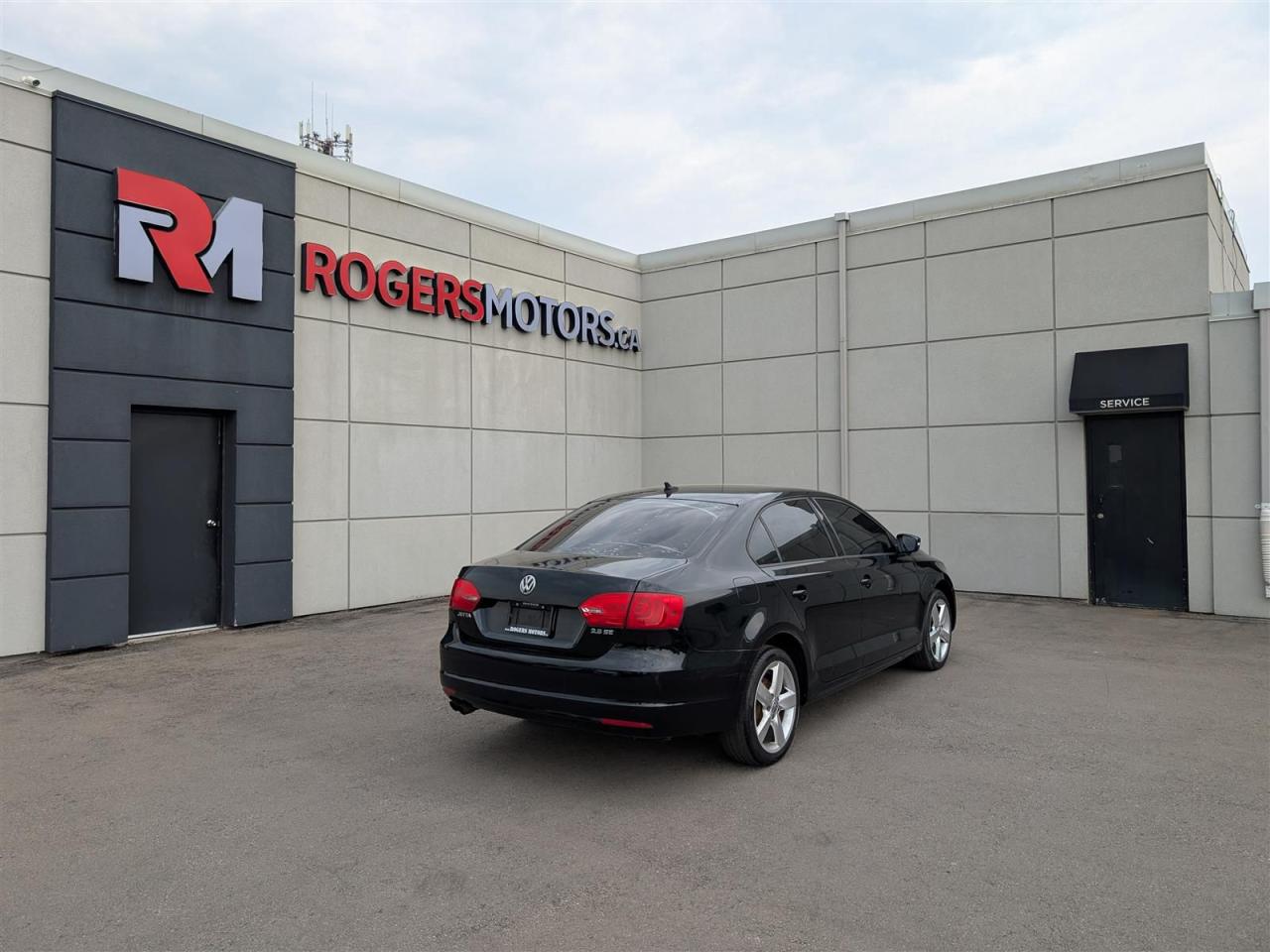 2011 Volkswagen Jetta - 5SPD - SUNROOF - LEATHER