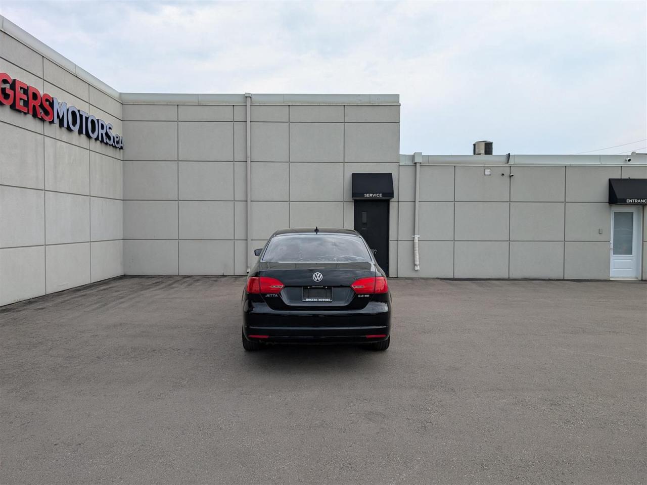 2011 Volkswagen Jetta - 5SPD - SUNROOF - LEATHER