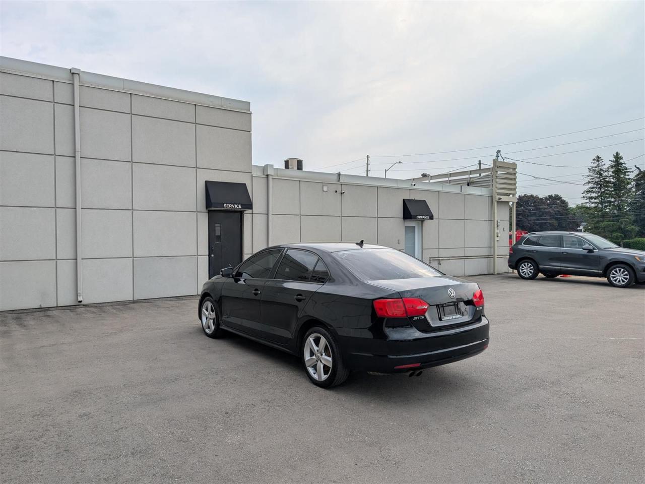 2011 Volkswagen Jetta - 5SPD - SUNROOF - LEATHER
