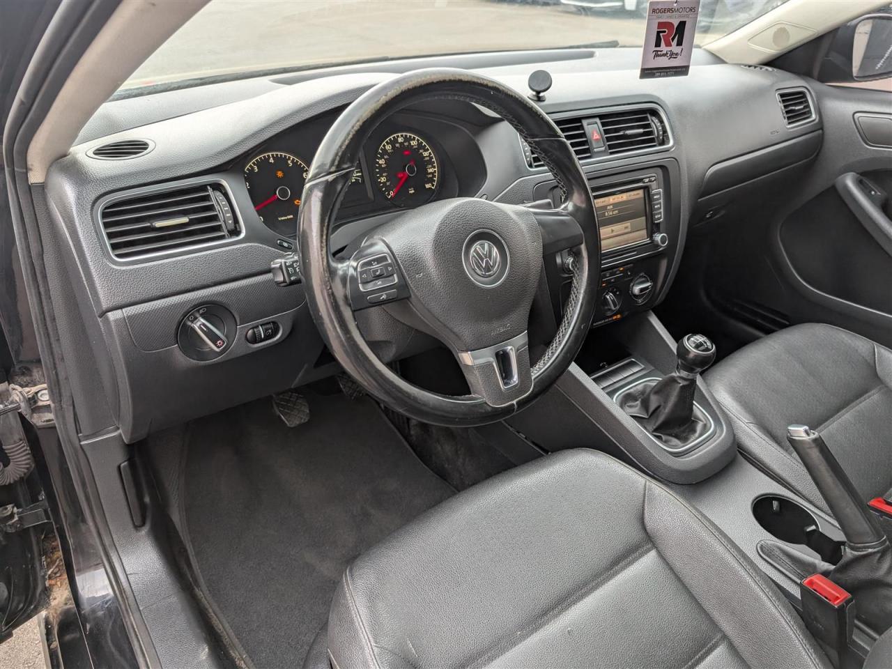 2011 Volkswagen Jetta - 5SPD - SUNROOF - LEATHER
