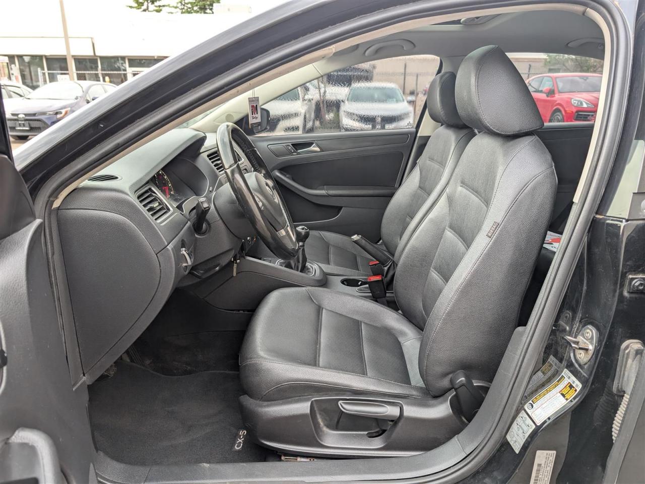 2011 Volkswagen Jetta - 5SPD - SUNROOF - LEATHER