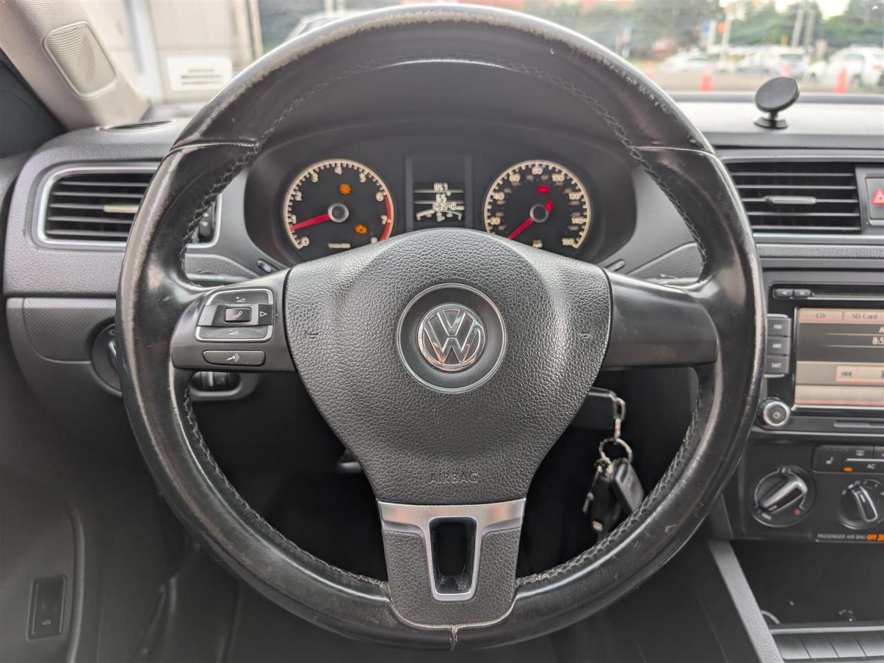 2011 Volkswagen Jetta - 5SPD - SUNROOF - LEATHER