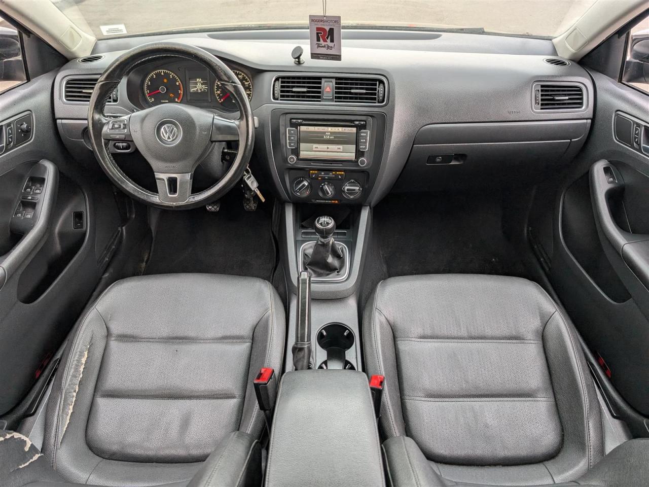 2011 Volkswagen Jetta - 5SPD - SUNROOF - LEATHER