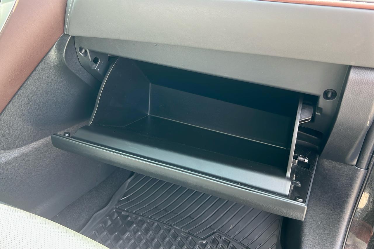 2022 Toyota Venza LIMITED Photo