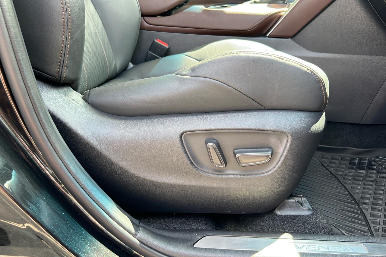 2022 Toyota Venza LIMITED Photo