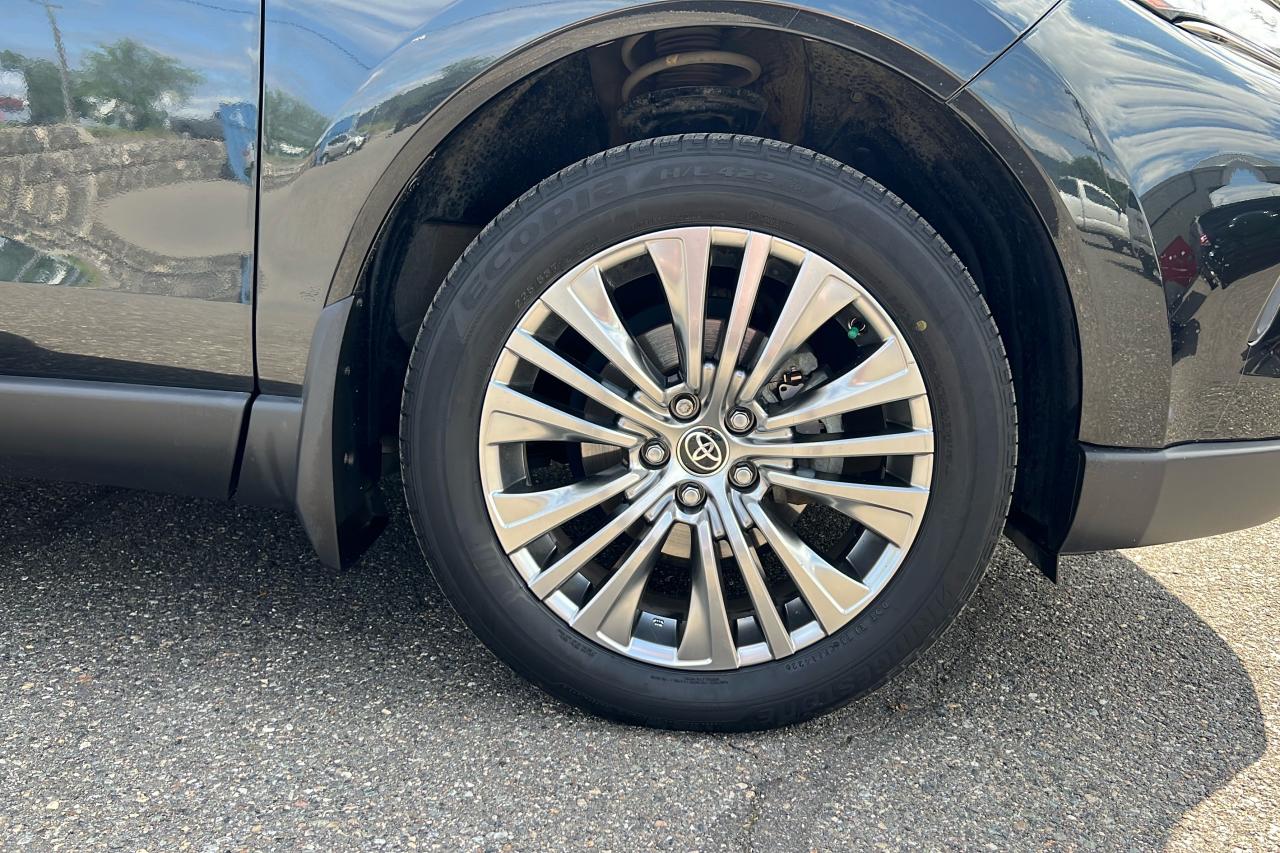 2022 Toyota Venza LIMITED Photo