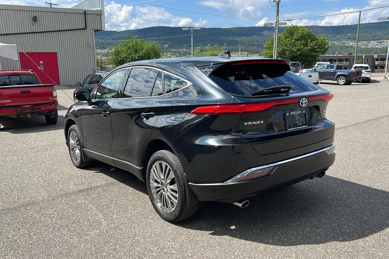 2022 Toyota Venza LIMITED Photo4