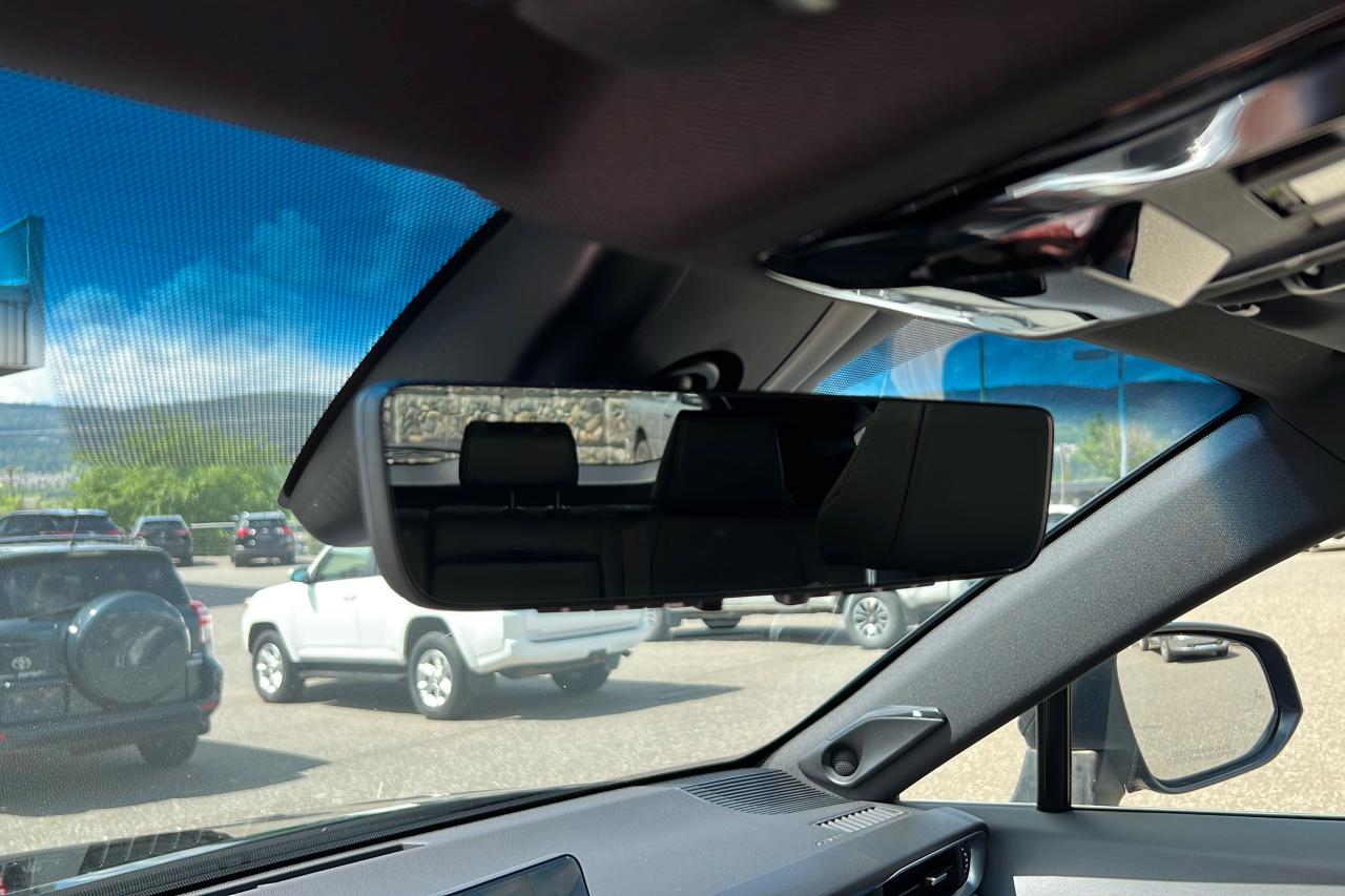 2022 Toyota Venza LIMITED Photo