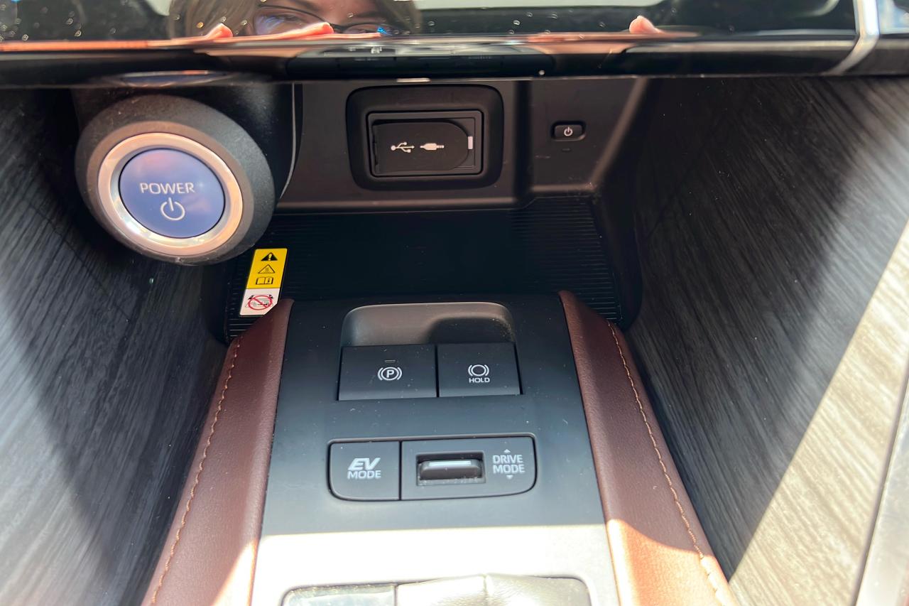 2022 Toyota Venza LIMITED Photo