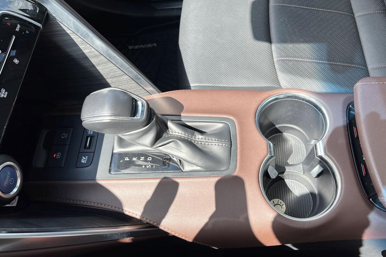 2022 Toyota Venza LIMITED Photo