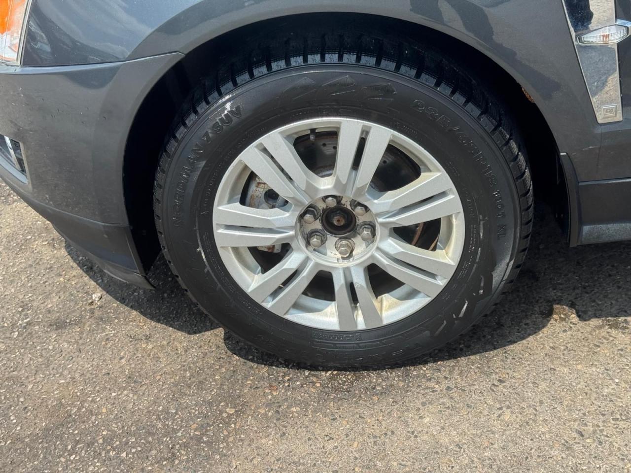 2010 Cadillac SRX 3.0 Premium, AWD, LEATHER, 2 SETS OF WHEELS - Photo #11
